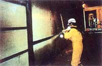トンネル内の汚れ除去